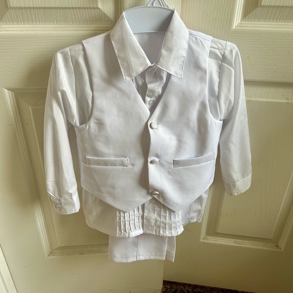 Kids White Tuxedo - Picture 2 of 4